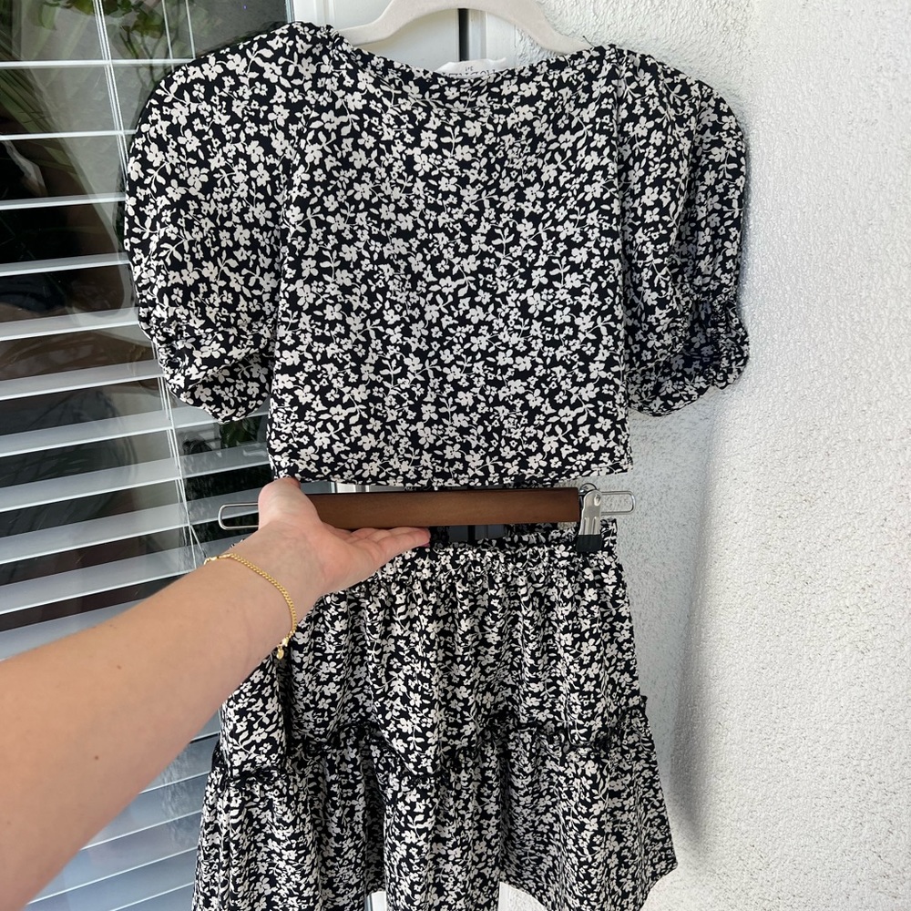 Chic Flowered Set - image 2